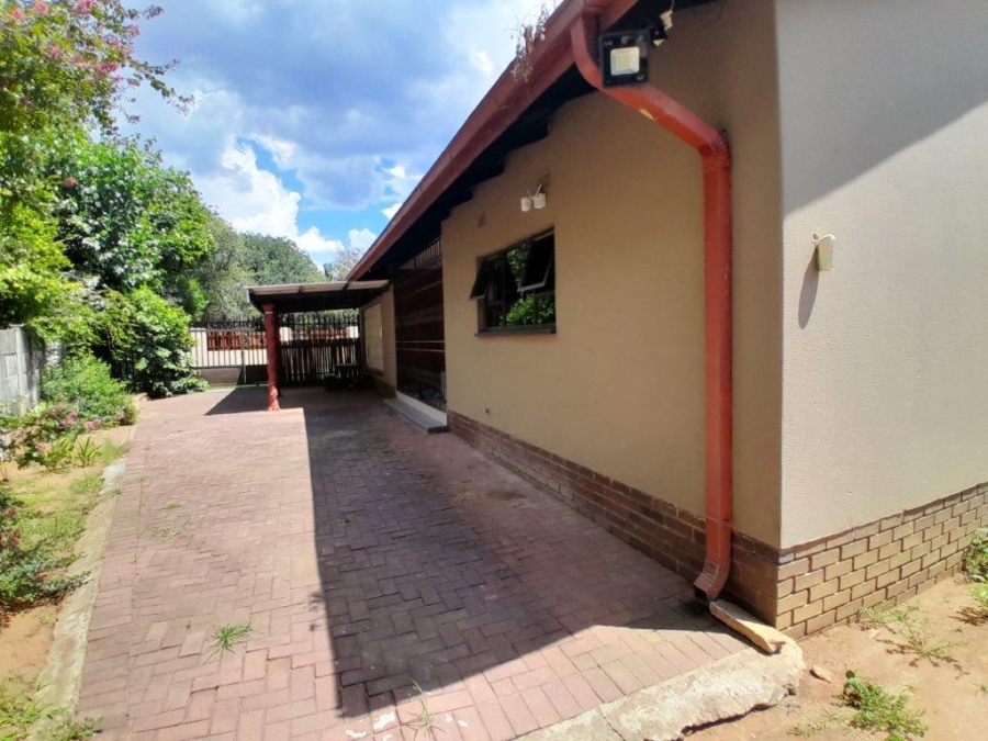 6 Bedroom Property for Sale in Bodorp North West